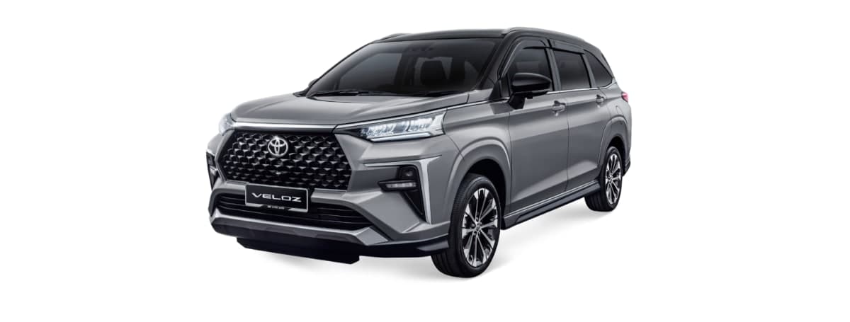 Toyota Veloz warna Silver Metallic dengan bumbung hitam