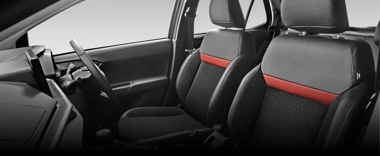 Tempat duduk hadapan dan stereng Perodua Axia