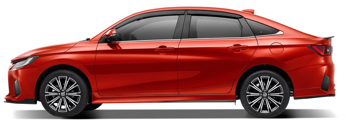Toyota Vios warna Spicy Scarlet, pandangan sisi