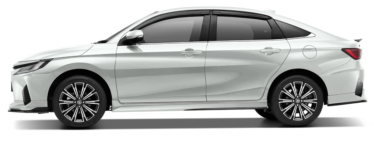 Toyota Vios warna Platinum White Pearl, pandangan sisi