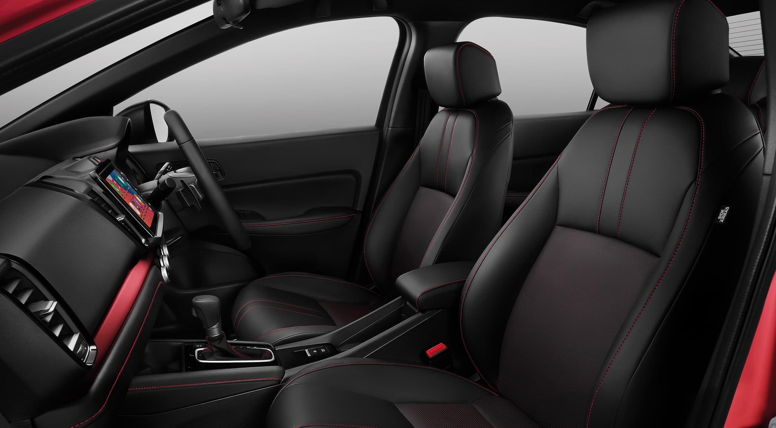 Tempat duduk hadapan Honda City RS, kulit hitam dengan jahitan merah