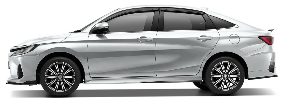 Toyota Vios warna Silver Metallic, pandangan sisi