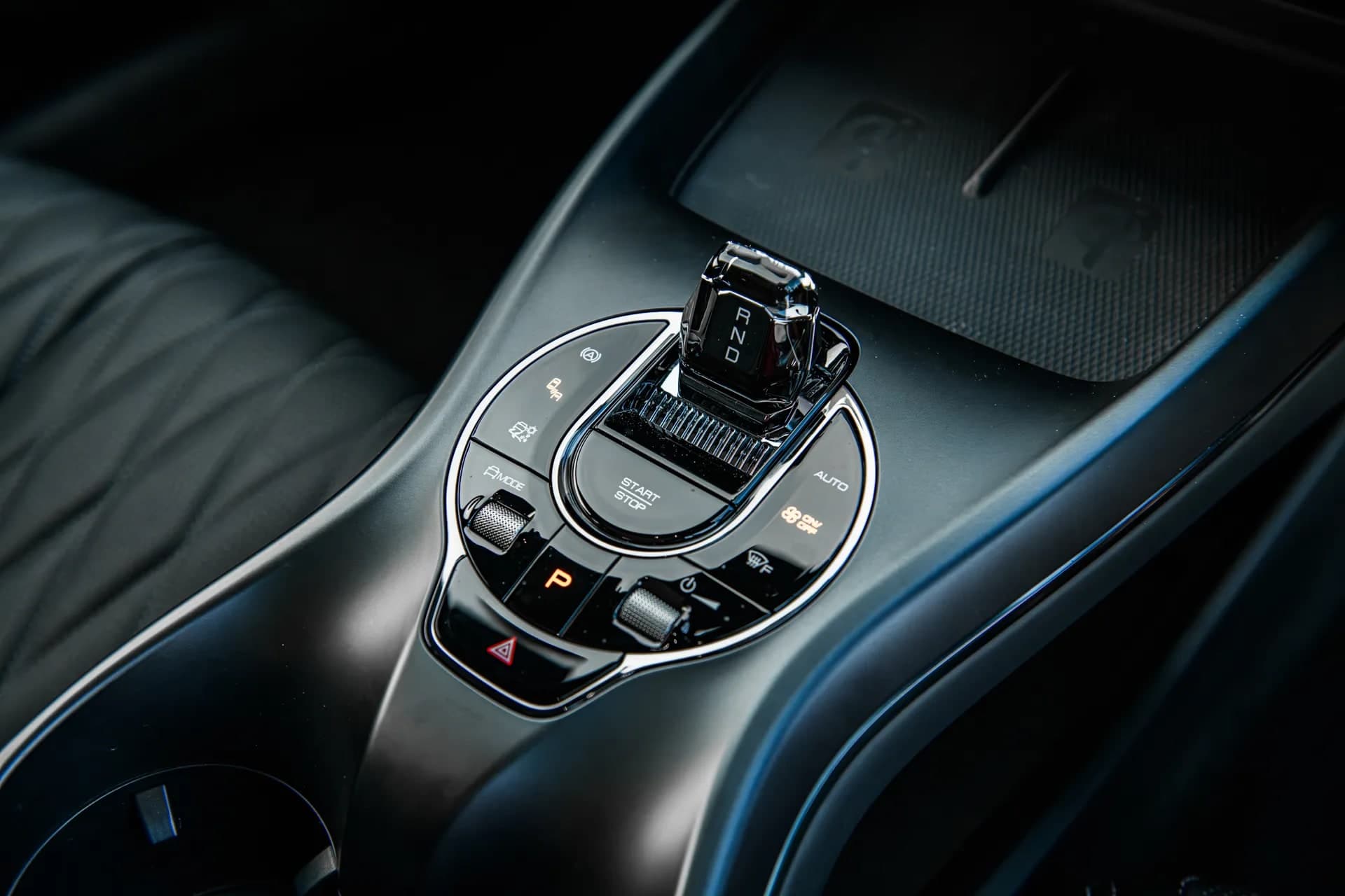 Ruang dalam BYD Seal, dashboard dan tempat duduk