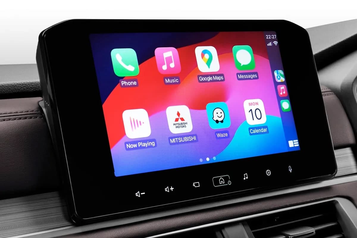Skrin multimedia 9 inci Mitsubishi Xpander dengan Apple CarPlay