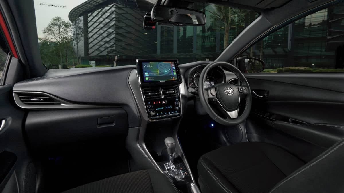 Stereng dan panel meter Toyota Yaris