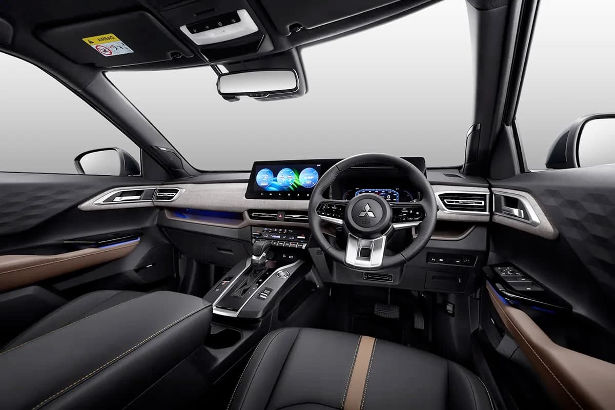 Ruang dalam Mitsubishi Xforce, dashboard dan skrin berkembar
