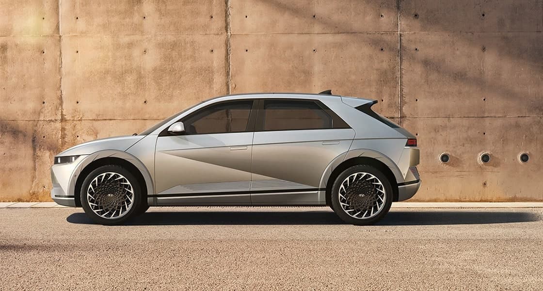 Hyundai IONIQ 5, pandangan hadapan tiga suku