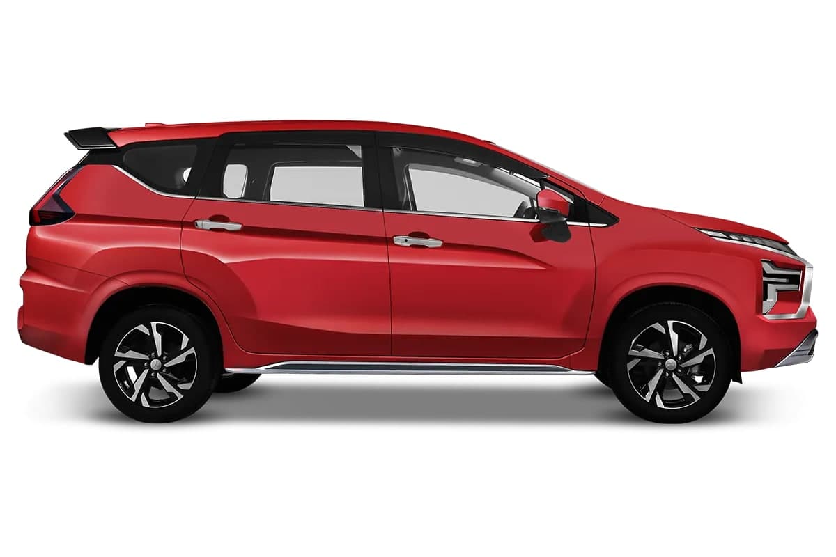 Mitsubishi Xpander warna Red Metallic, pandangan sisi