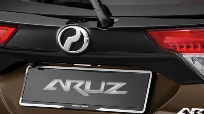 Pintu but dan lencana Perodua Aruz