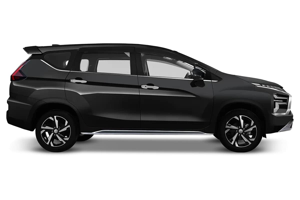 Mitsubishi Xpander warna Diamond Black Mica, pandangan sisi
