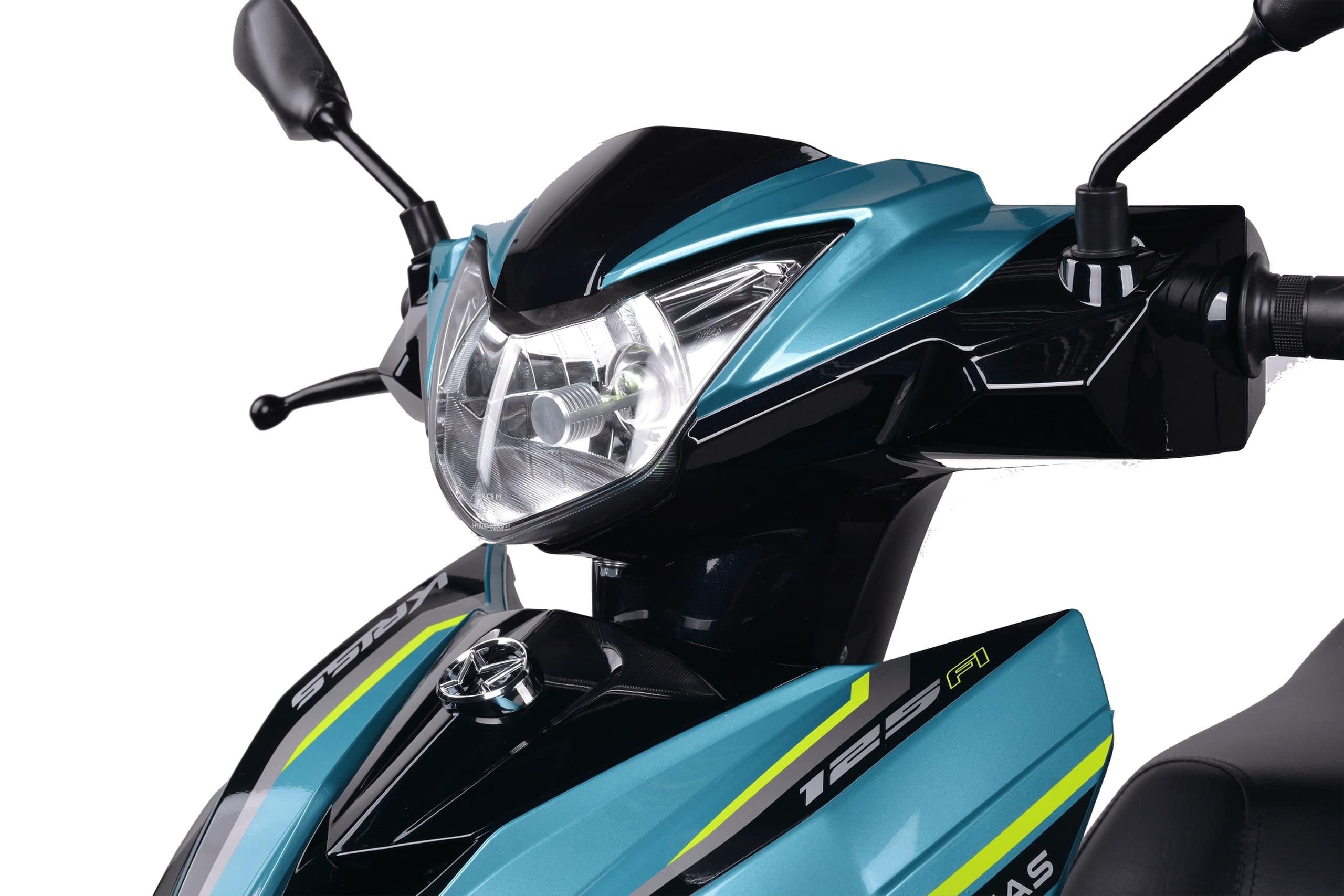 Lampu utama dan kokpit Modenas Kriss 125 Fi warna biru kehijauan dari hadapan, cermin sisi dan hendal kelihatan
