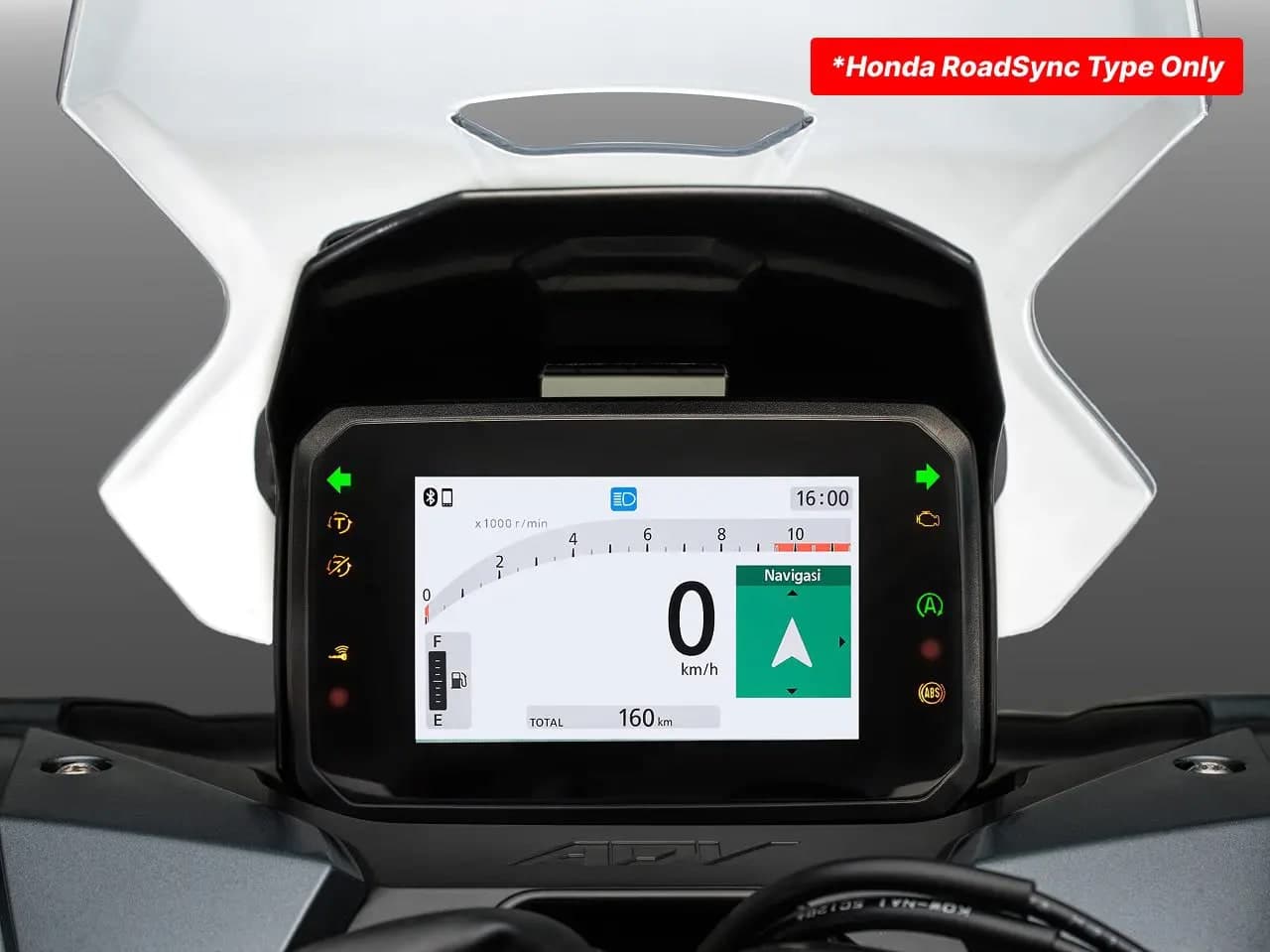 Panel meter TFT Honda ADV160 menunjukkan 0 km/j, tolok minyak dan widget arah navigasi