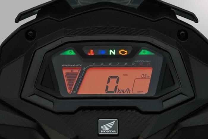 Panel meter LCD digital Honda RS150R berlampu jingga menunjukkan 0 km/j dan penunjuk gear