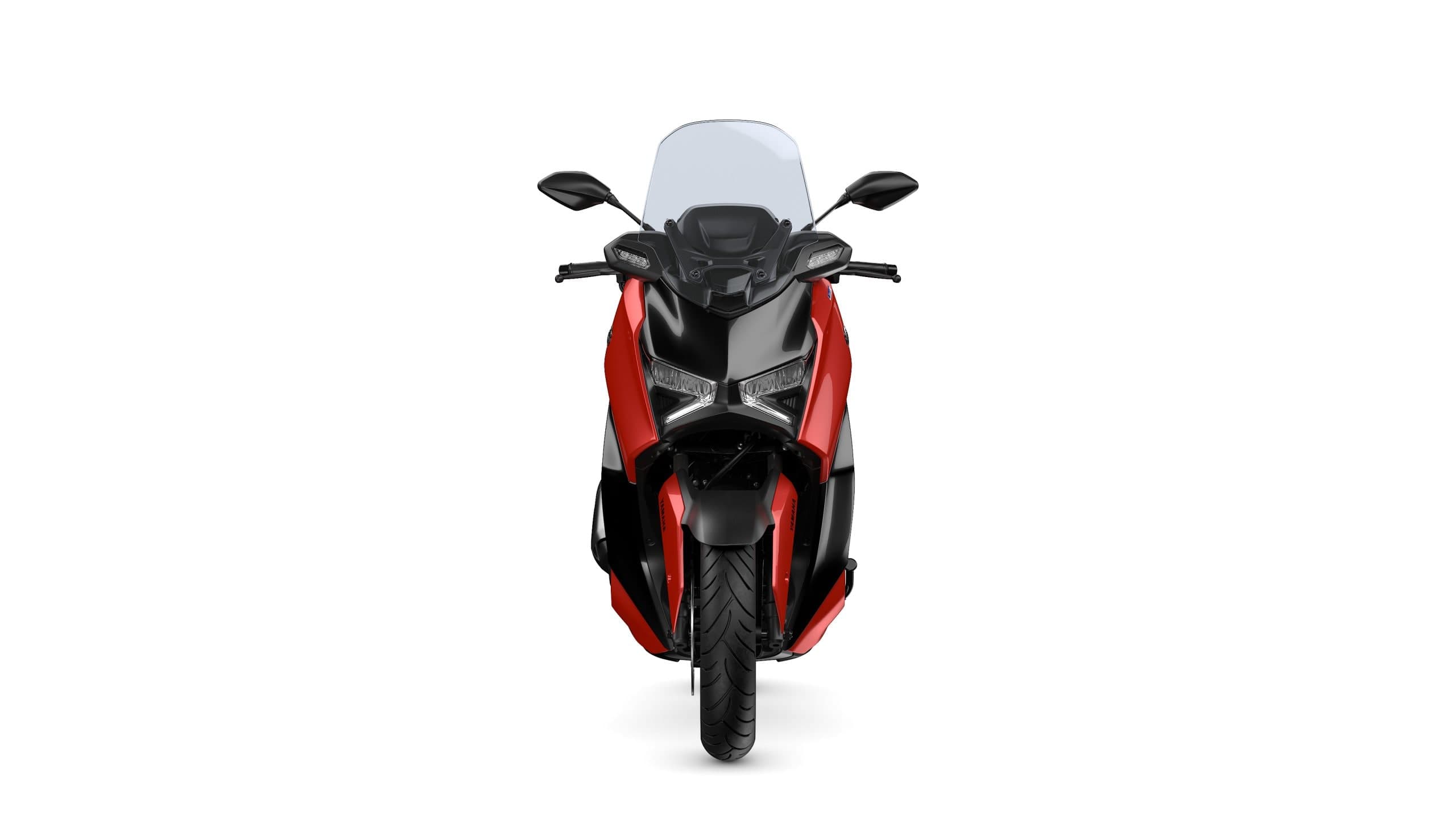 Yamaha XMAX 250 warna merah dan hitam, pandangan hadapan penuh menunjukkan kelompok lampu utama LED bersudut